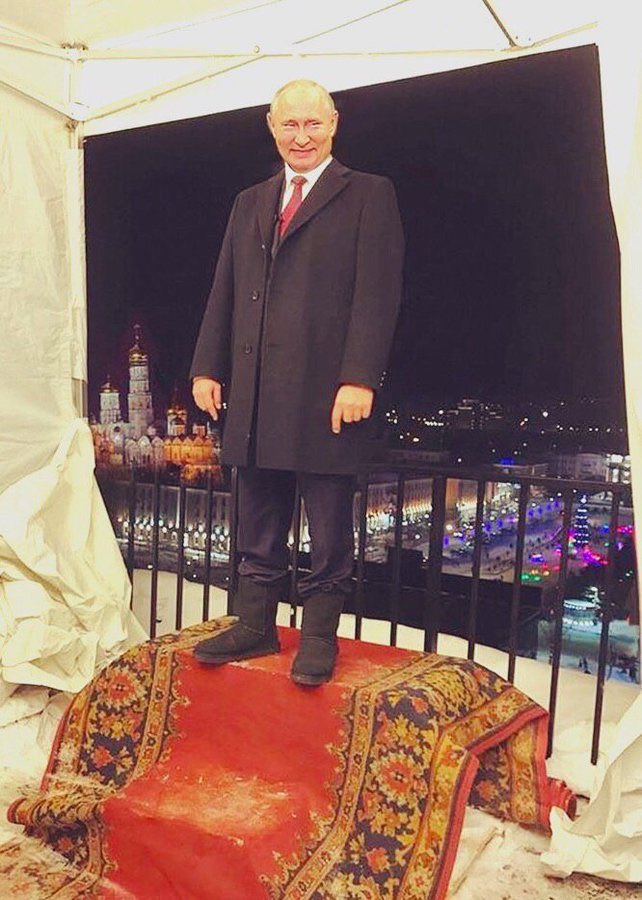 vesstnik's tweet photo. Будете в новогоднюю ночь смотреть выступление плешивого карлика? 

Ретвит, если нет!!! https://t.co/NUXbmfAM6t