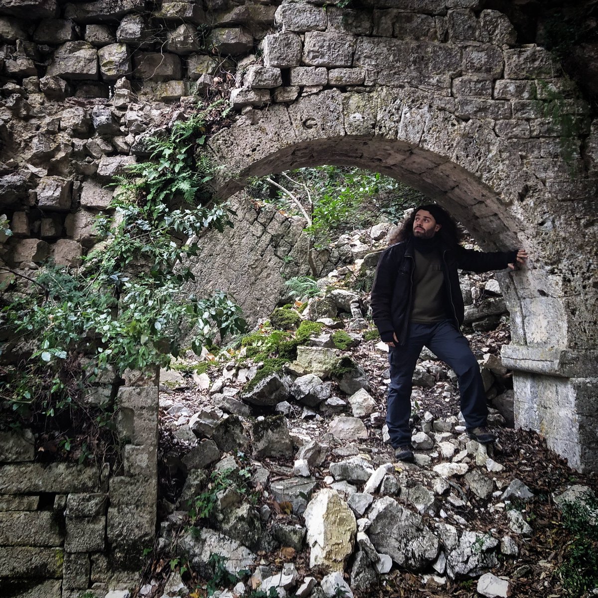 strygofficial's tweet photo. What a strange way to end this year!
Arkoth, my Crow, just guide me here.
This ruins are ancient and forgotten, who knows what secrets are beneath this collapsed walls...
Maybe some treasures? ✨
Let's take a look around, just to be sure...
.
#rimhagen #altidol #strygo #crow https://t.co/ubUrtHQvNf