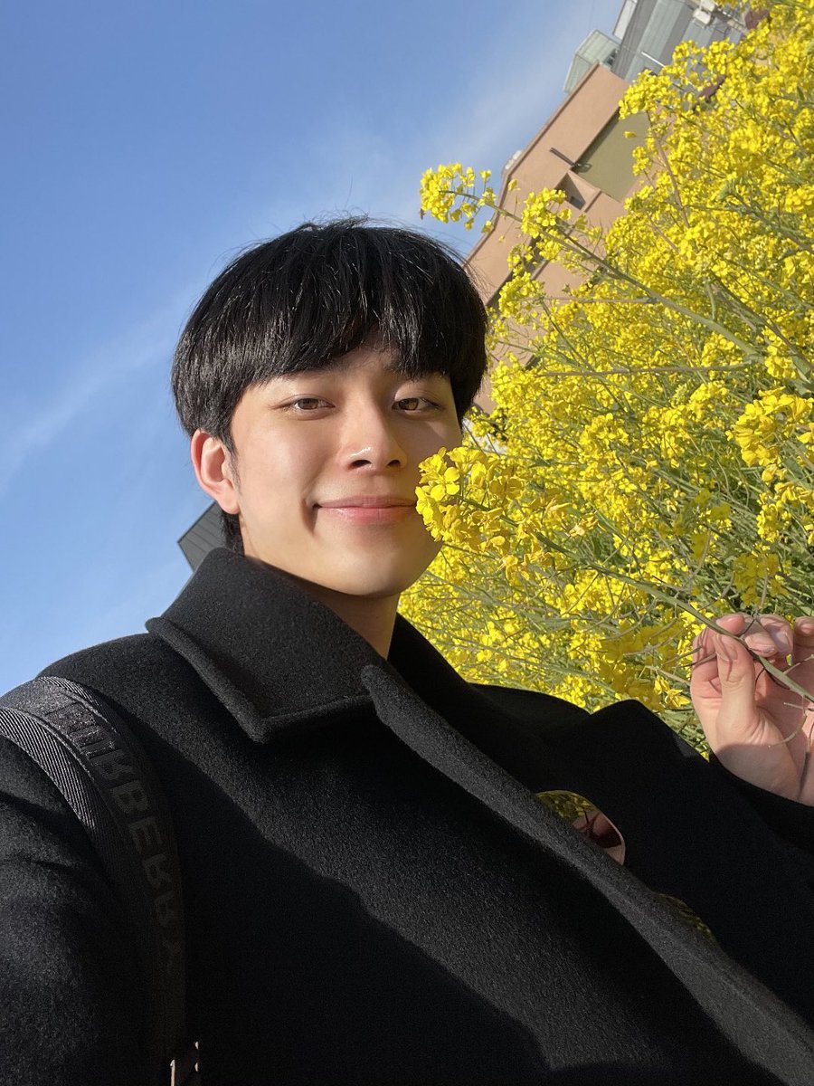 SHO2O128's tweet photo. 꽃이랑 선호 항상 잘어울려 🌷🌹🌺🌸🌼🌻 https://t.co/8xmJ7lhId5