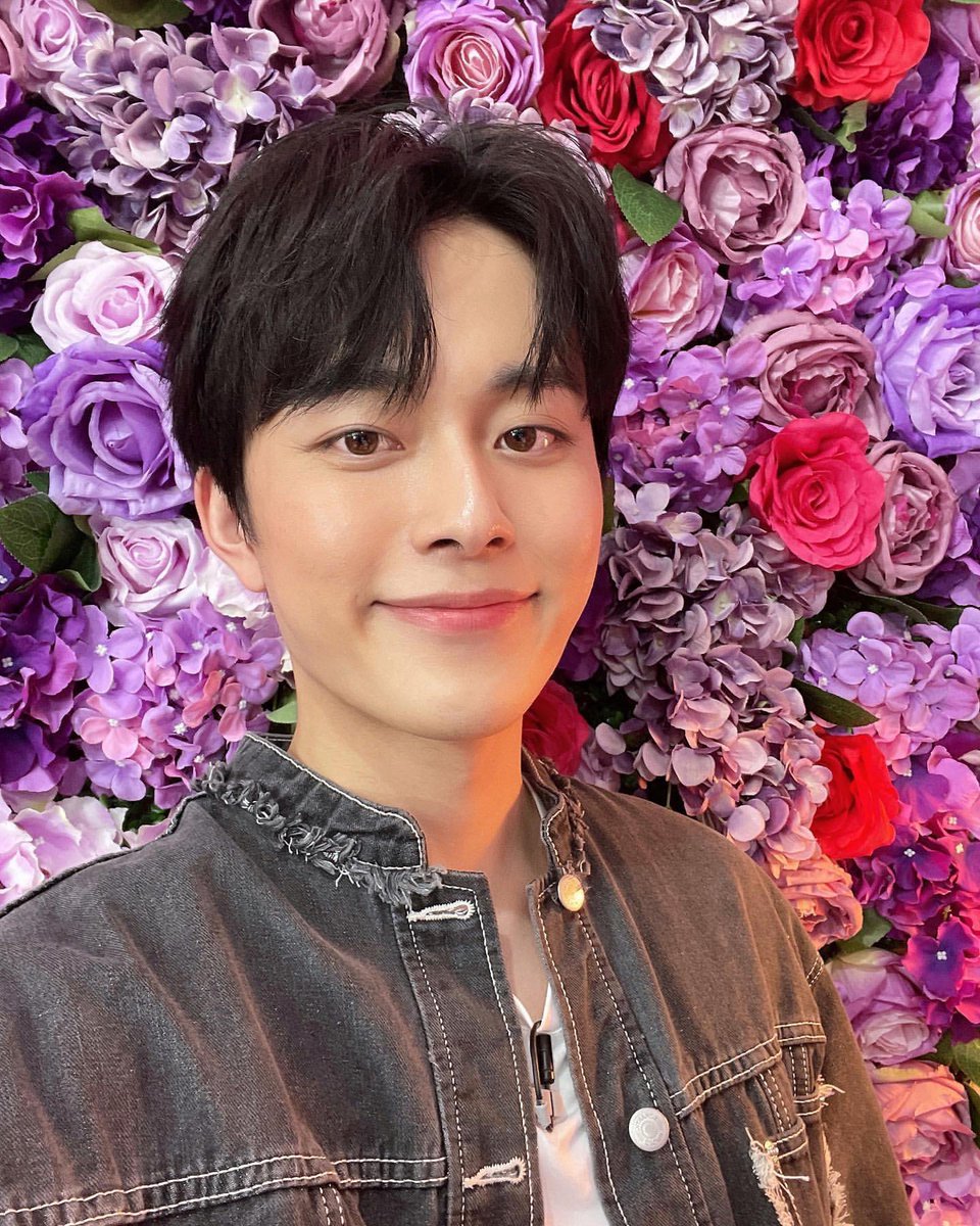 꽃이랑 선호 항상 잘어울려 🌷🌹🌺🌸🌼🌻