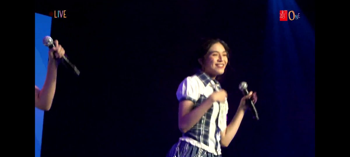 naim_pasha's tweet photo. Hey @gabyJKT48, after 10 days, finally I can watch your show after your graduation announcement! Enjoy the moment!

#GadisGadisRemajaJKT48 #OneDecadeGaby https://t.co/vFq9ClvPQM