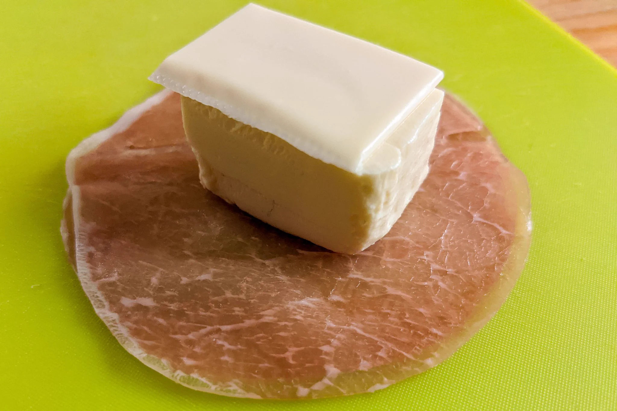 簡単に作れておつまみにもぴったりそう！豆腐や生ハムを使った、とっても美味しそうな料理のレシピ！