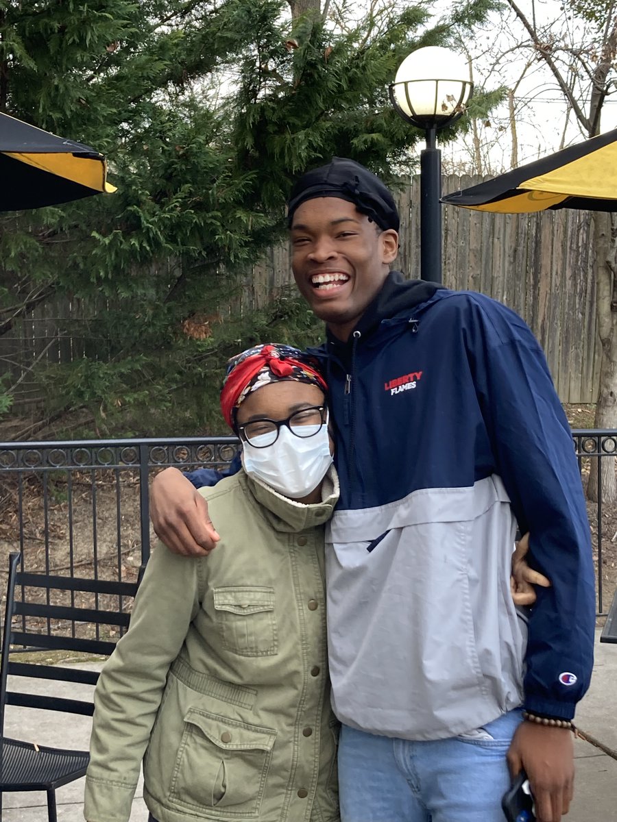 CollegeDelaware's tweet photo. DCS sibling love!

While it may have taken us a few photos to finally get a good one 😂, it was so nice seeing @delcastle_ths alums Emountey and Amari!

Good luck next semester as you continue to work hard at @LibertyU ! https://t.co/Lu9FSXHynC