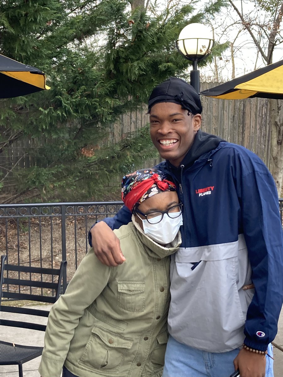CollegeDelaware's tweet photo. DCS sibling love!

While it may have taken us a few photos to finally get a good one 😂, it was so nice seeing @delcastle_ths alums Emountey and Amari!

Good luck next semester as you continue to work hard at @LibertyU ! https://t.co/Lu9FSXHynC