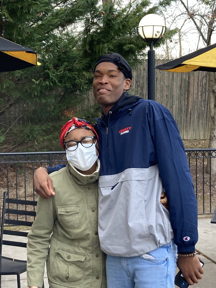 CollegeDelaware's tweet photo. DCS sibling love!

While it may have taken us a few photos to finally get a good one 😂, it was so nice seeing @delcastle_ths alums Emountey and Amari!

Good luck next semester as you continue to work hard at @LibertyU ! https://t.co/Lu9FSXHynC