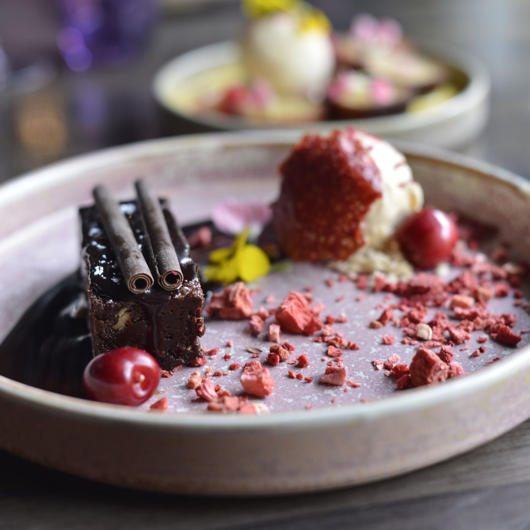 IndieSpiceGrill's tweet photo. Christmas Day may be over but we hope you're still treating yourself to nice things this week🍰 https://t.co/TuvJoeEqor