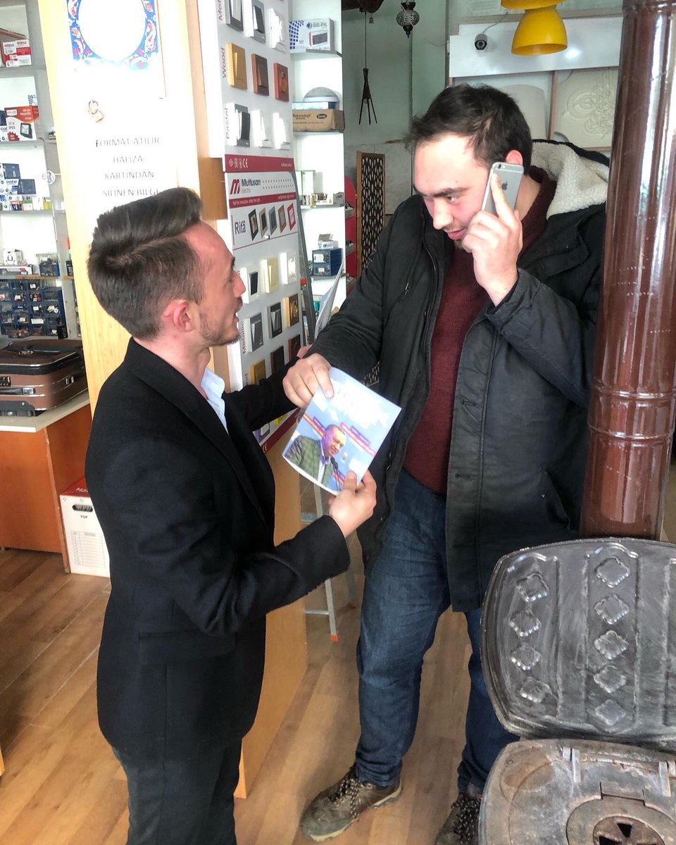 akdoganhisar's tweet photo. Türkiye ekonomi modelimizin detaylarını içeren broşürlerimizi ilçemizin  her mahallesinde eş zamanlı olarak hemşehrilerimizle paylaştık. 

Cumhurbaşkanımız Sn.@RTErdogan liderliğinde ilk günkü aşkla yolumuza emin adımlarla ilerliyoruz.@MSelmanAvci 
@eyupkadirinan 
#TeşkilatHazır https://t.co/5Av8mL1GWe