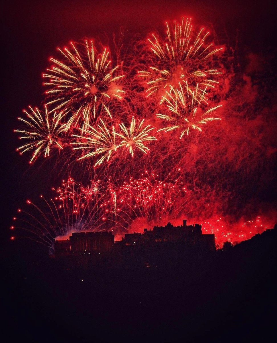 We hope everyone had an amazing Christmas and is looking forward to Hogmanay. 🎆
Although it will be a little quieter, we can still admire the fire works with our loved ones. ❤️
📷: fuliejitzsimmons