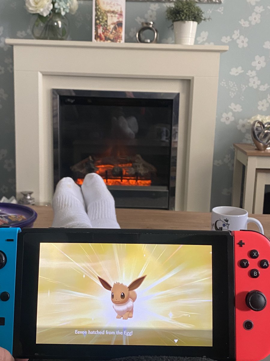 Caltecc's tweet photo. Lovely day. PokΓ©mon Sword, hatching Eeveeβs (I want a shiny Umbreon). Cup of tea @SeptemberRose21 in your mug (free merch plug) and the fire on! ππ
#pokemon #pokemonbreeding #ShinyPokemon #pokemonsword https://t.co/i7ehhGmSs0