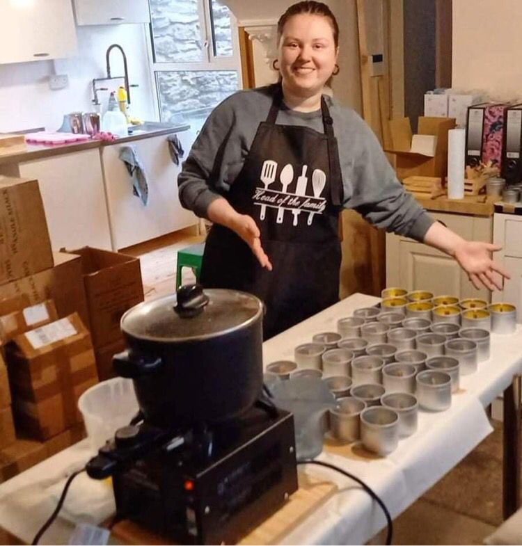 voscompanydevon's tweet photo. What do you do when you’ve not seen your son and his girlfriend for two and a half years?…..set them to work in the workshop - obviously 😂 So grateful for their help 🙏🤗

#vosdevon #familysupport #happydays #EarlyBiz #naturalskincare #veganorganic #handmadeproducts https://t.co/qHddNHrfuG