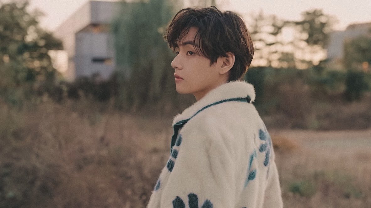 taeteland's tweet photo. kim taehyung what a fine man you are https://t.co/phdhEjvtqs