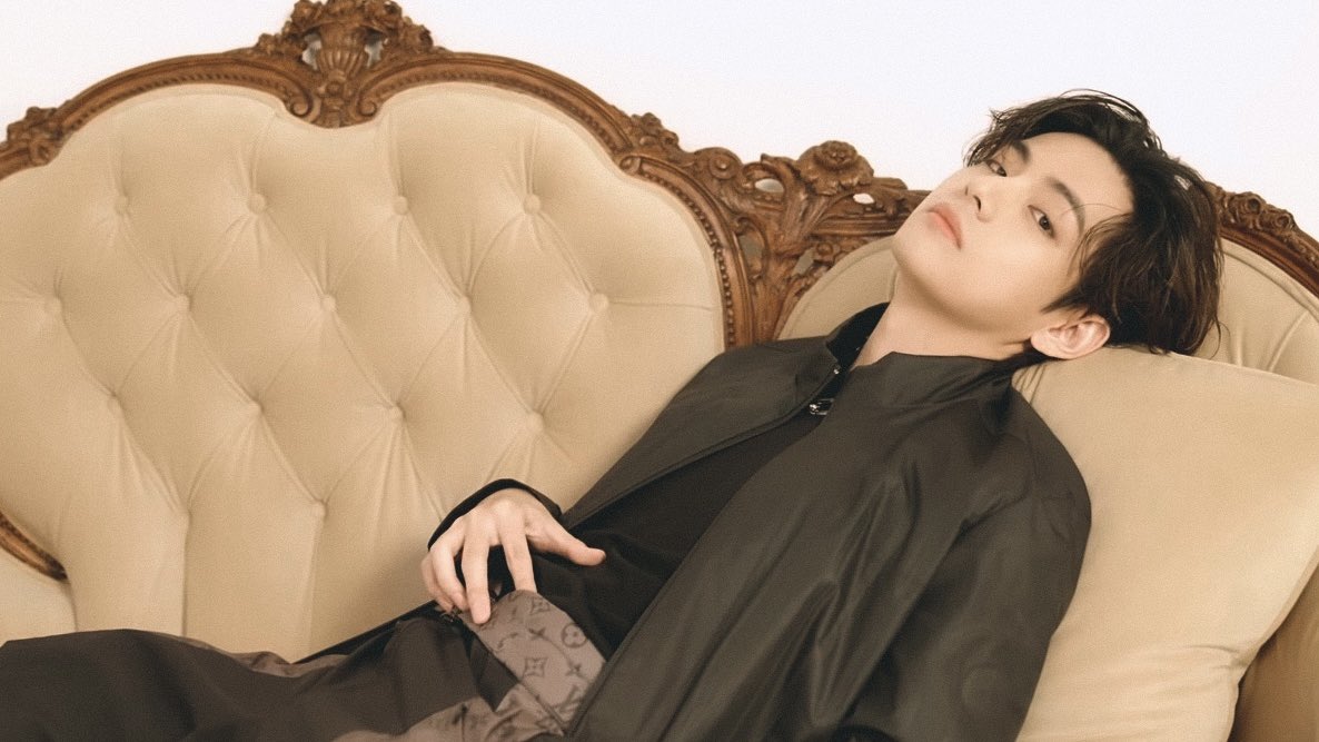 taeteland's tweet photo. kim taehyung what a fine man you are https://t.co/phdhEjvtqs