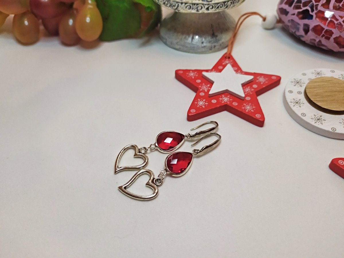 Mira estos pendientes en mi tienda de #etsy: Pendientes rojos, pendientes con corazones, pendientes con gota roja, regalo para ella etsy.me/3FBea3i #rojo #pendientesrojos #pendientesconcorazones #sanvalentin #regaloparaella #pendientesdelagrima