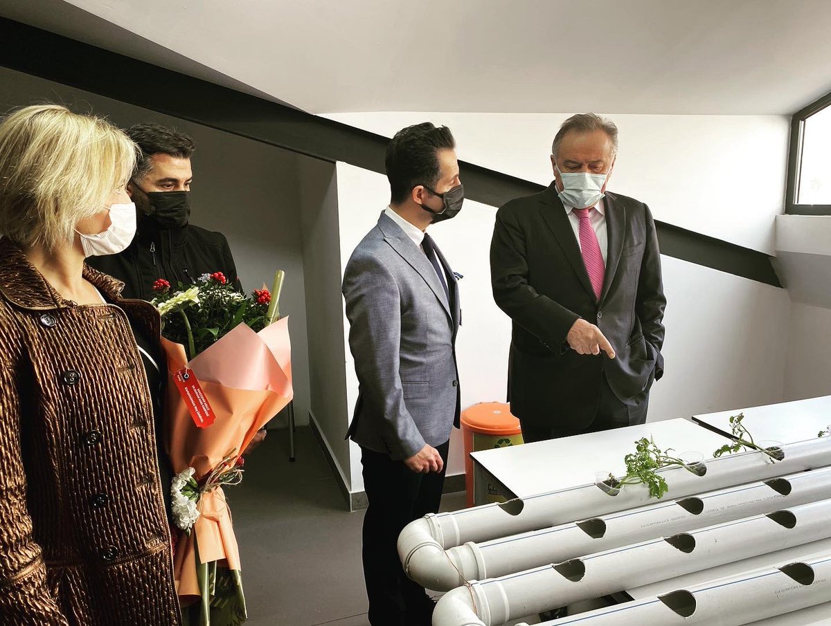 Bahçeşehir Eğitim Kurumları Yönetim Kurulu Başkanı Sayın Enver YÜCEL ve Bahçeşehir Üniversitesi Washington DC Rektörü Sayın Dr. Sinem Vatanartıran Kampüsümüze ziyarette bulundular. Kendilerine nazik ziyaretleri için teşekkür ederiz. 💙❤️