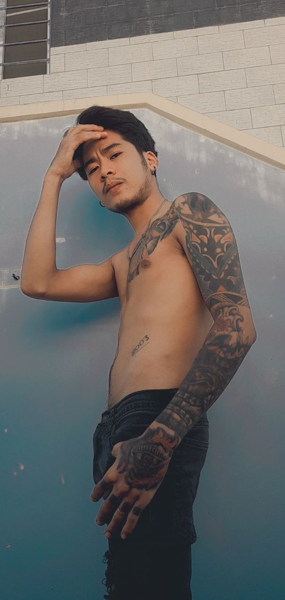 SabaidiMdy's tweet photo. ရုပ်လည်းချော bodyလည်းတောင့် တက်တူးလည်းပါ ကိတ်ကလည်ကိတ်အပြင်မှာတွေ့ရင် ဆွဲစားမိကြမှာ😁 https://t.co/8TZyKiIlGJ