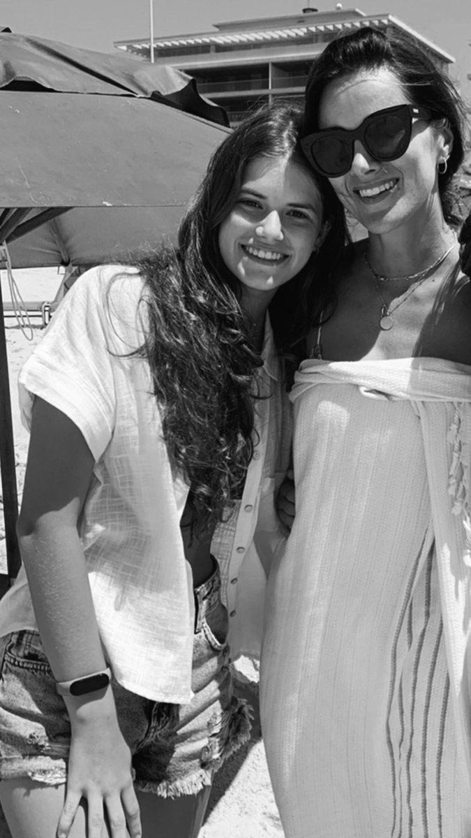 delvcas's tweet photo. yesterday i had the pleasure of meeting @spampistefania. she was so nice and patient with me. truly one of a kind. it’s hard to find words to explain how happy i am, it honestly feels like a dream. https://t.co/KXonDFgzrs