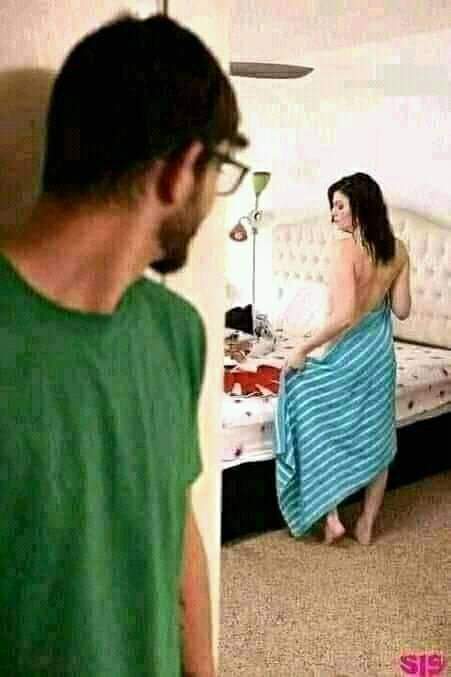 مين شافك وانتي قالعه وبتغيري 
وانت شوفت مين وهي بتغير وعريانه