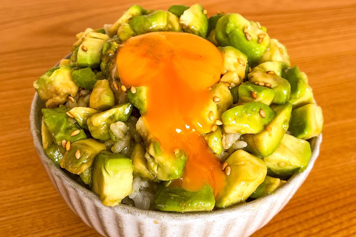 超がつくほど簡単&少ない材料で作れちゃう！「アボカド」を使った丼もの料理のレシピ！