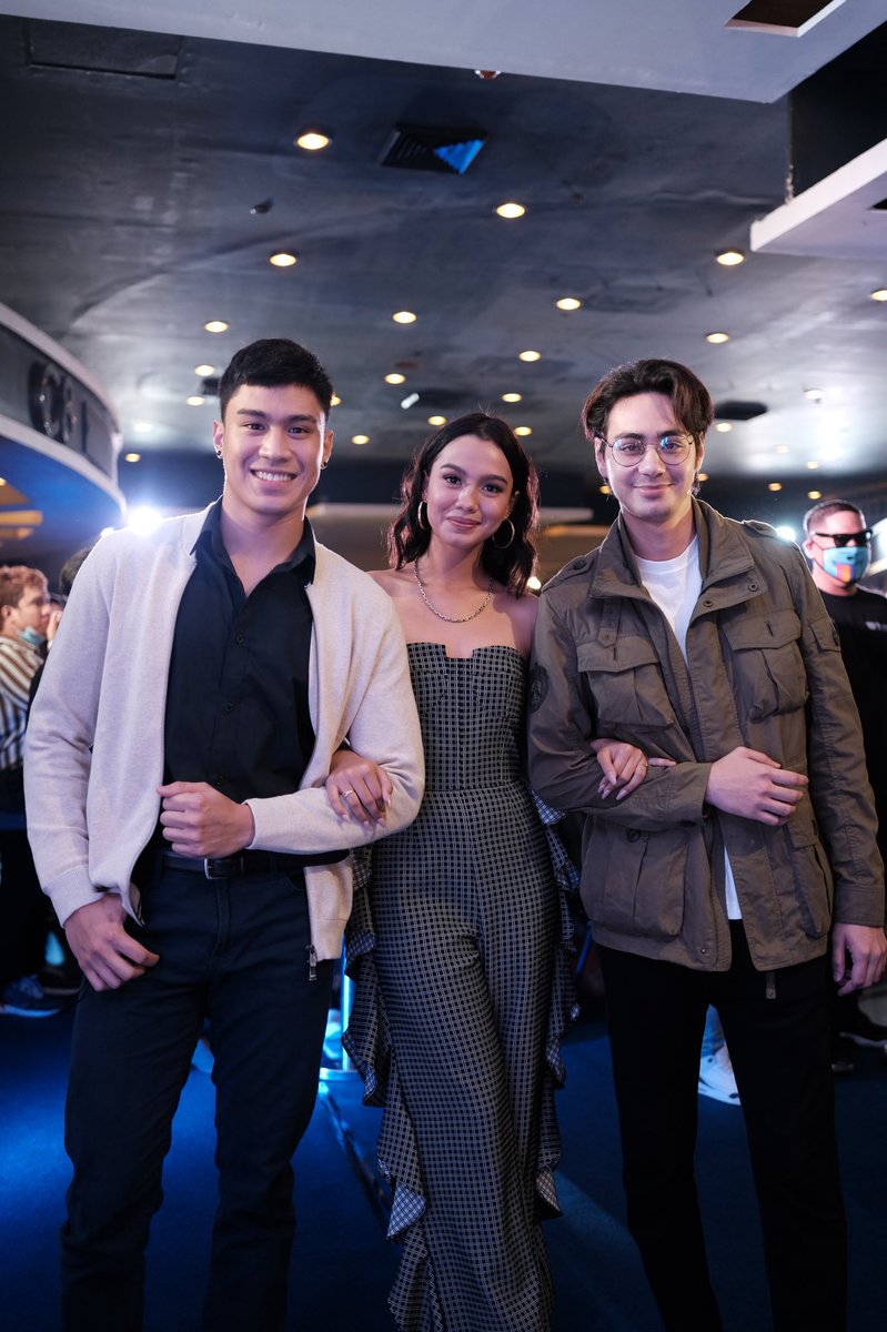 kumuPH's tweet photo. The visual squad! Our eyes are blessed. Missing you Kao! 

#LAFSBlueCarpet
#LAFSonkumu
#LoveAtFirstStream https://t.co/ezwJ6HqqJC
