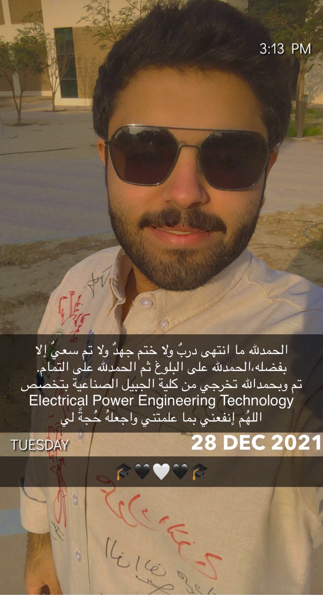 KV846's tweet photo. الحمد لله 🎓🎓🖤🖤 https://t.co/DWq0feNzKs