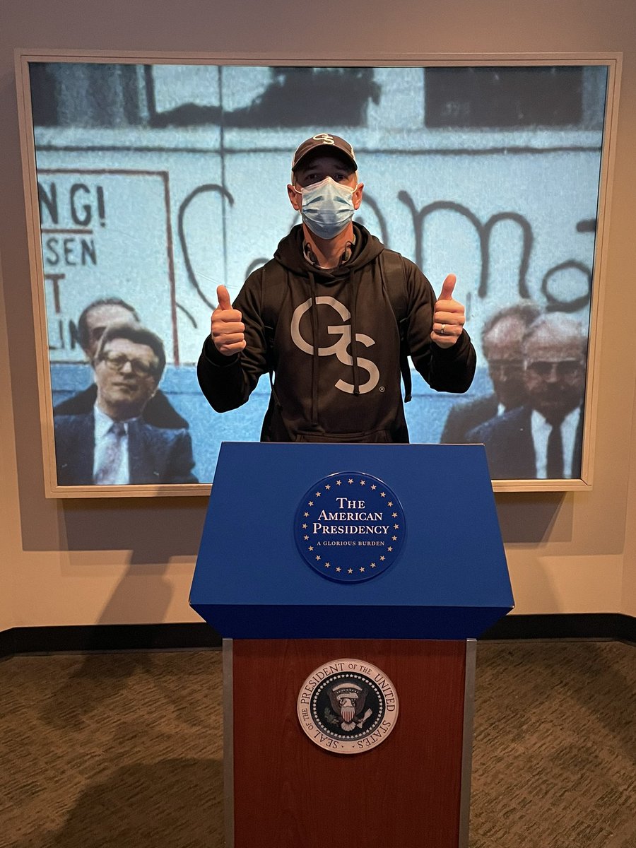 BranchRealtor's tweet image. I say “Hail Southern and The United States of America!!” Happy New Year everyone! #HailSouthern #GodBlessAmerica #GeorgiaSouthern #BlueCollar