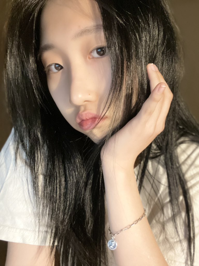 prcsglobal's tweet photo. [122821] Hanwoom Post

#프레셔스          #한움 #PRECIOUS  #HANWOOM @official_prcs https://t.co/aYYVjaSsp7