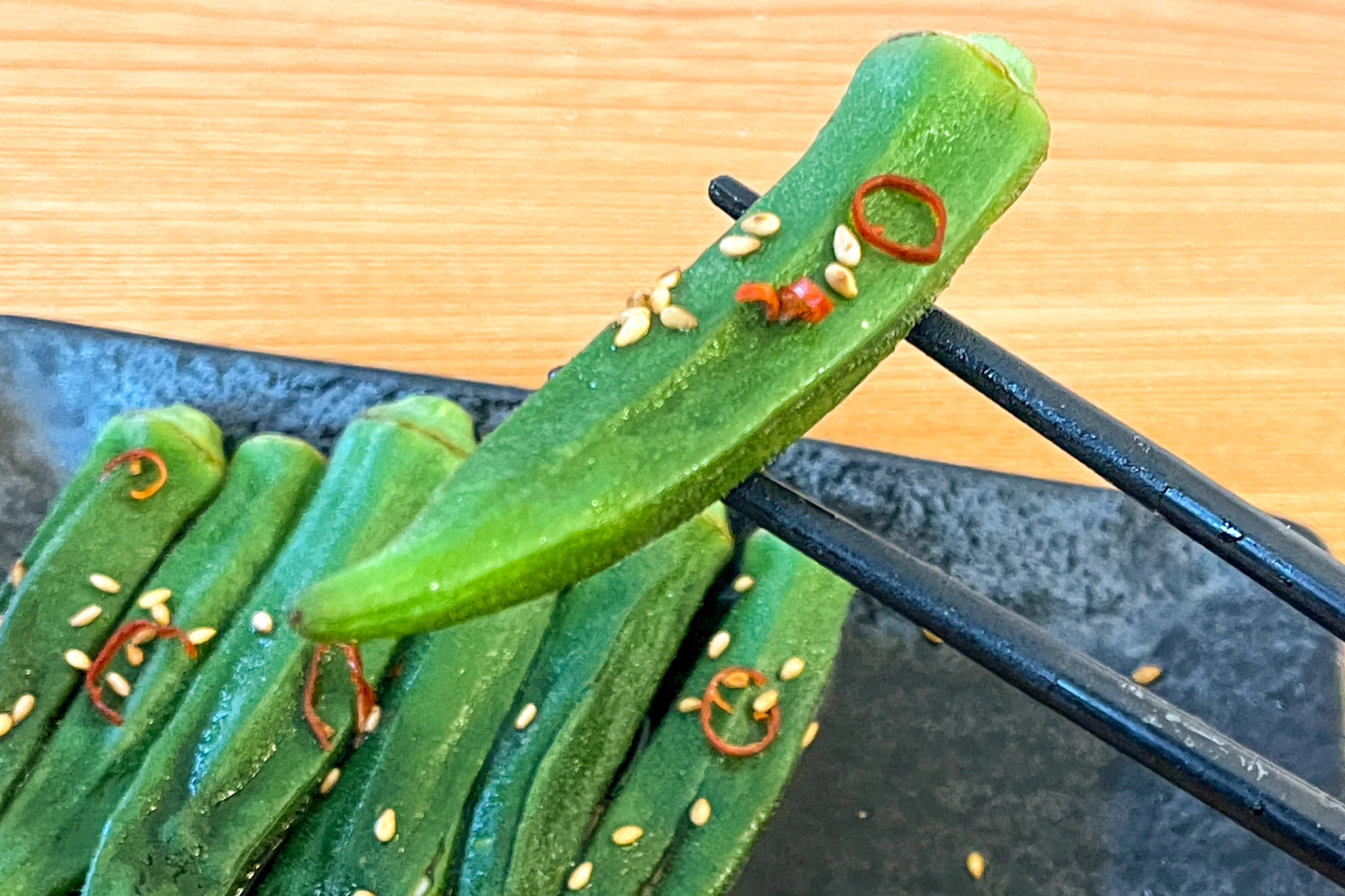 あともう一品欲しい場面などでも大活躍しそう！少ない材料で作れてお手軽な「オクラ」レシピ！