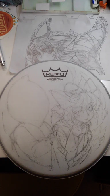 10インチドラムヘッド。たまにやってる人いるけど普通に描いて大丈夫なのかなこれ…。 