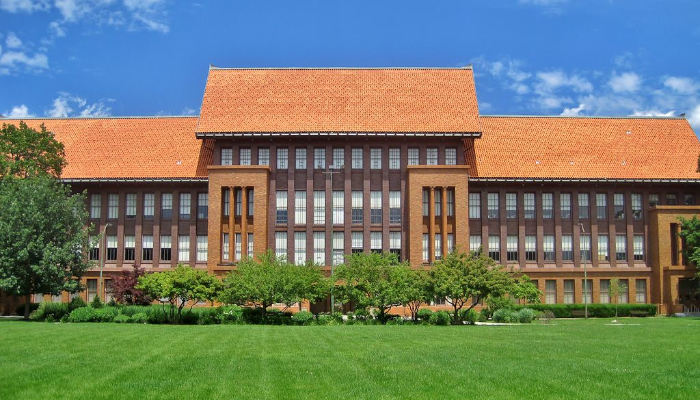 RealGroupRE's tweet image. Full of charming public art and murals, stately homes dating back to the 1860s, and a variety of tasty restaurants, Old Irving Park is the perfect place to make your Chicago home. Check out the latest market stats here: bit.ly/3Hi1jTU #ChicagoRealEstate #BairdWarner