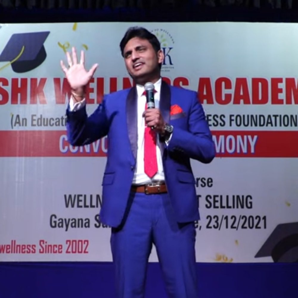 itsjoshmachine's tweet photo. Glad to be invited as the Guest of Honor for the Convocation Ceremony of SHK wellness Academy. 

Thanks to the man of simplicity, Dr. S H Kulkarni, Rashtriya Udyog Ratna Awardee for the felicitation and the hospitality. https://t.co/xAC6iSkwVu