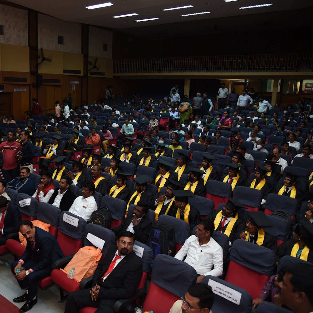 itsjoshmachine's tweet photo. Glad to be invited as the Guest of Honor for the Convocation Ceremony of SHK wellness Academy. 

Thanks to the man of simplicity, Dr. S H Kulkarni, Rashtriya Udyog Ratna Awardee for the felicitation and the hospitality. https://t.co/xAC6iSkwVu