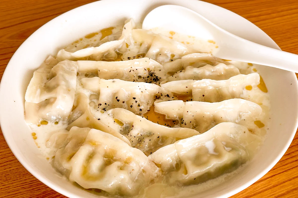 電子レンジで作れるからとってもお手軽そう！「冷凍餃子」の美味しそうなアレンジレシピ！