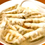 電子レンジで作れるからとってもお手軽そう!「冷凍餃子」の美味しそうなアレンジレシピ!