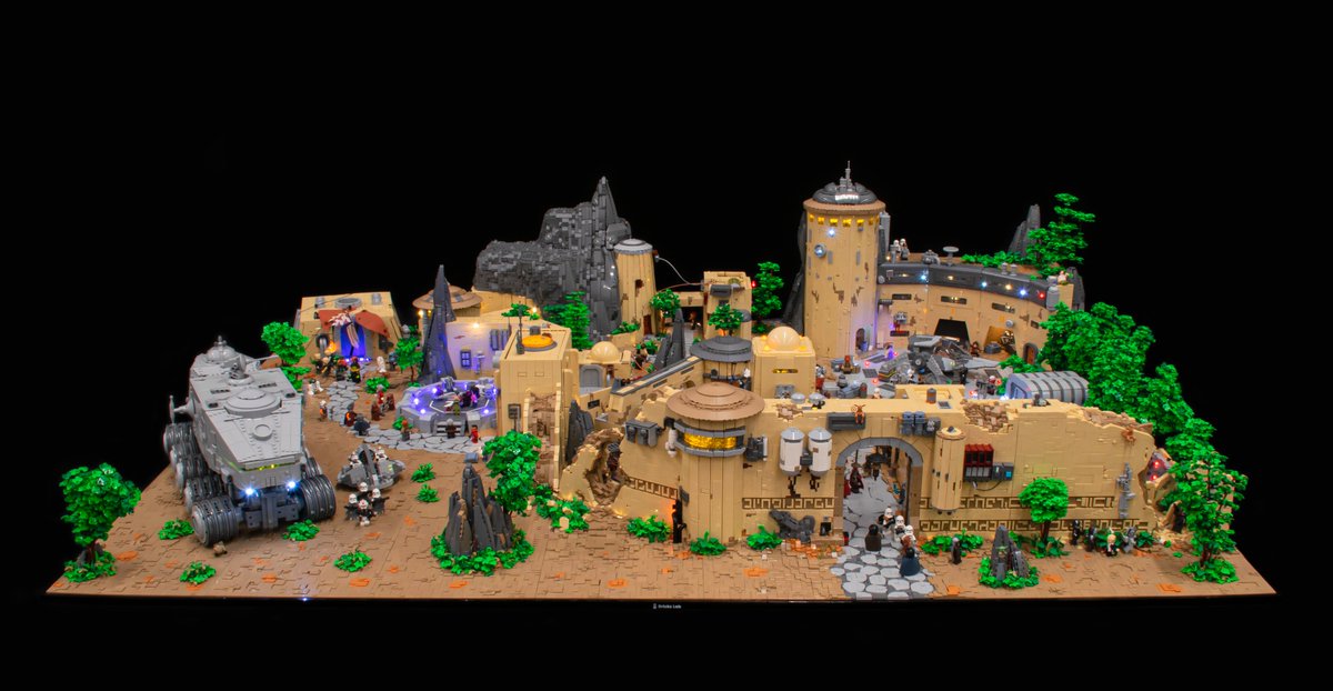 Luca_s_projects's tweet photo. Check out this collaborative #LEGO creation by me, @MalenGarek, @lego_designer and more! The build depicts #GalaxysEdge from the #DisneyWorld parks!
It took us about half a year with 9 participants.
Displayed at #IDSBrickworld

#Disneyland #StarWars @BrickzLab @WaltDisneyWorld https://t.co/Oy7Xnqxz9F