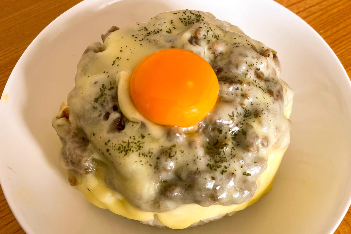 お手軽に作れる料理のレシピを探している人必見！電子レンジで作れる「キーマカレー」のレシピ！