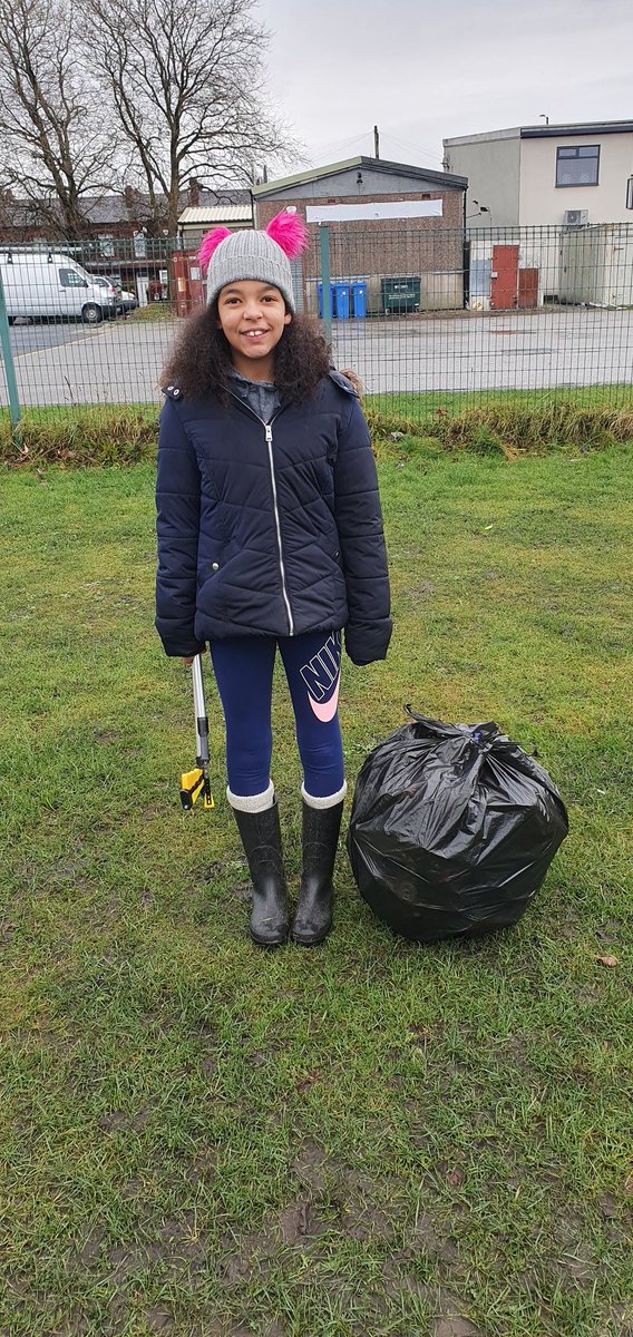 Helen_B85's tweet photo. @StMarysDuk Mazie has been busy over the holidays collecting rubbish from the blocks with her new litter picker she got for Christmas #environnement https://t.co/CQu2Hu7BfN