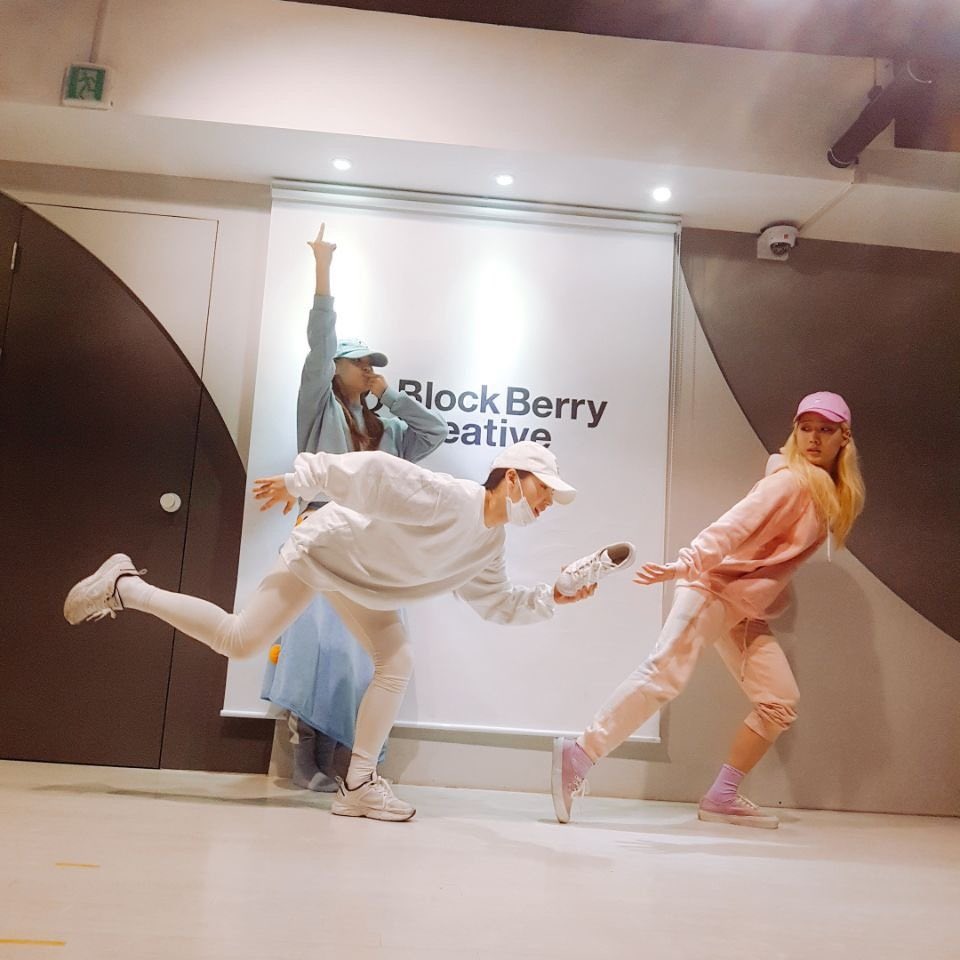 HeeJin France 🐰 tweet media