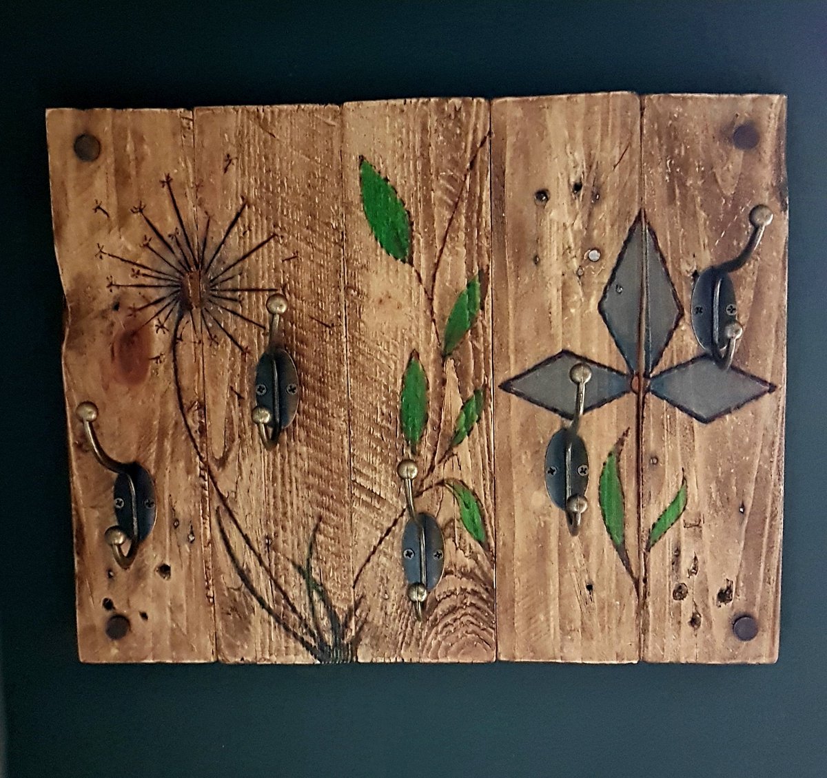Original4UU's tweet photo. Hey, I found this really awesome Etsy listing at https://t.co/QnKK2aCF52 #woodenrack #rusticrack #cottagestyle #farmhouse https://t.co/2gfikUqEoq