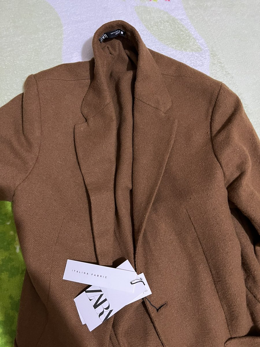 MessarBinam's tweet photo. Hello @ZARA_Care  @ZARA how can i send fragrance through tweets? I ordered a blazer &amp; you sent someones under arm odour with a dash of his perfume along with the cloth. I so wish you guys could smell your negligence. #zaraisunhygienic #zaraisunprofessional #zaraisnegligent https://t.co/HnMqBigK53