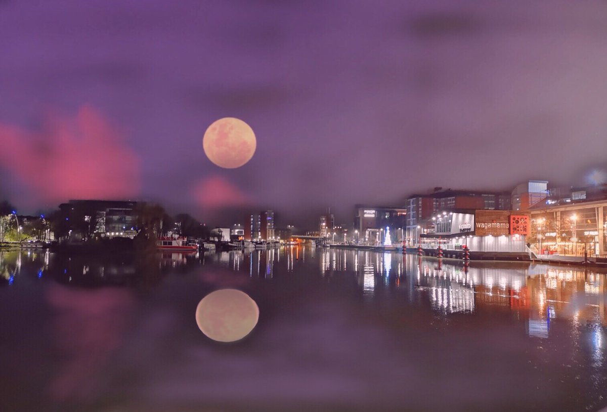 PhillMunn's tweet photo. If I was in charge of the moon this is how Brayford Pool would lookπ€©ππ
#lovelincoln #fantasy #moon #brayfordpool https://t.co/voK5SfOL9q