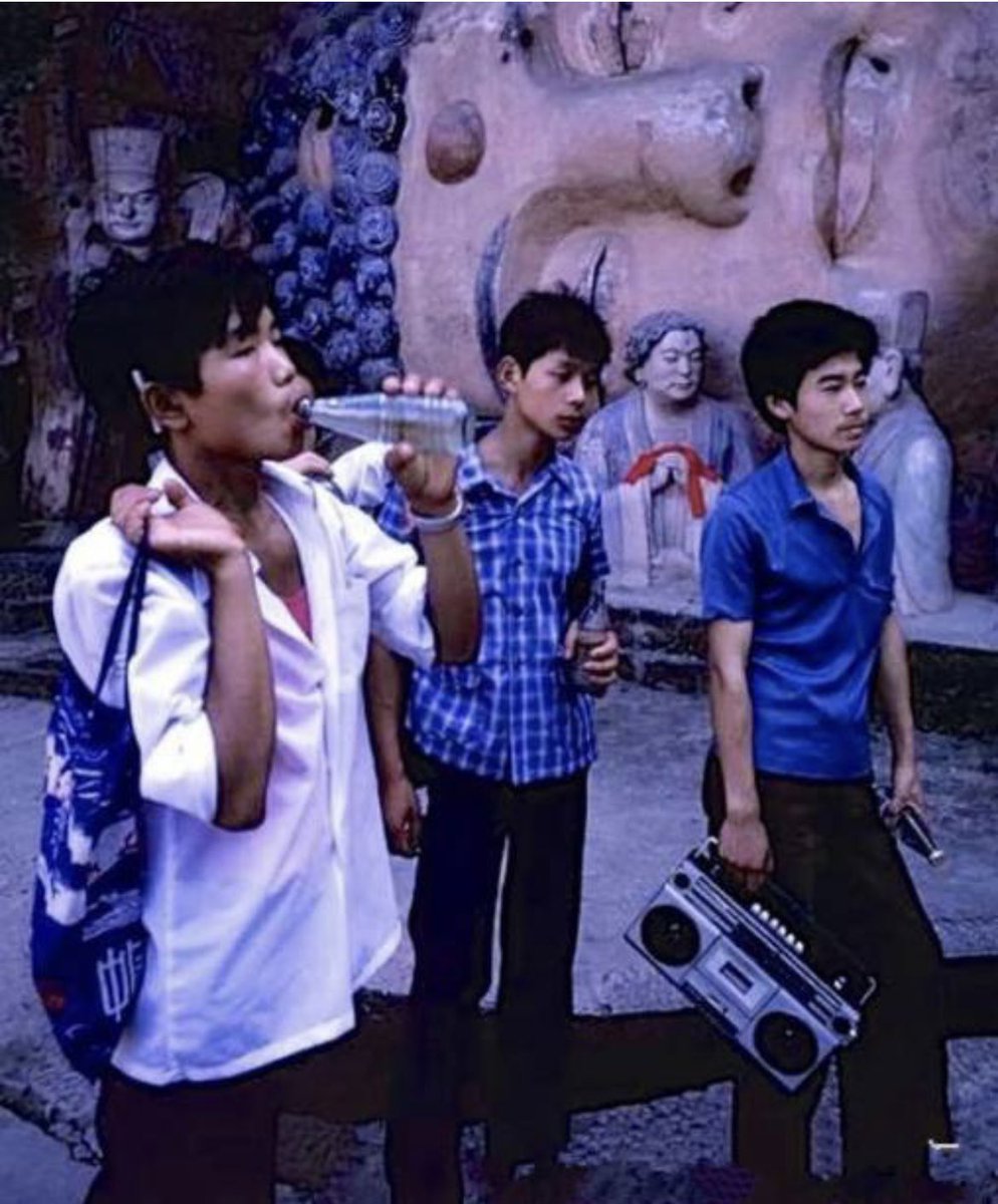 tongbingxue's tweet photo. Fashionable young guys in Chongqing, China,1983. https://t.co/jLrXlPGj9Z