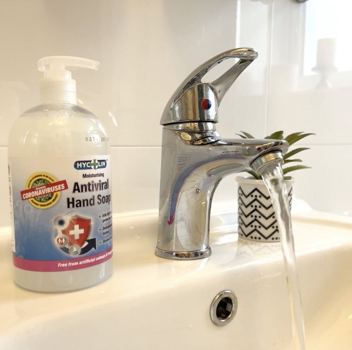 Hand washing is at the forefront of our minds right now, both in and out of our homes. It's important to take your time, ensuring every crevice has been thoroughly scrubbed! 💦  

#hycolin #hycolinsoap #soapdispenser #soapmakersofinstagram #soapbubbles #soaplovers #soapy