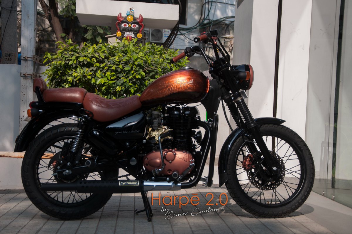 EimorCustoms's tweet photo. ~ HARPE 2.O ~ 
A Thunderbird painted on the lines of our popular model, Harpe. We painted the tank with Copper leaf and kept the rest of the body parts in Black. To enhance the copper color, the engine covers and gear levers too were painted in copper color.
#eimor #royalenfield https://t.co/a5tQ4gQiGB
