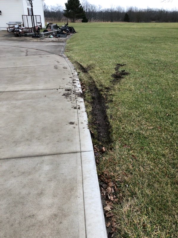 BeckyBu83's tweet photo. @FedEx @FedExHelp @BeckyBu83 one of your drivers continues to drive in my yard when the ground is soft.  We just fixed the area he drove in before Christmas. It's the same driver. https://t.co/yrNgEvcFJh