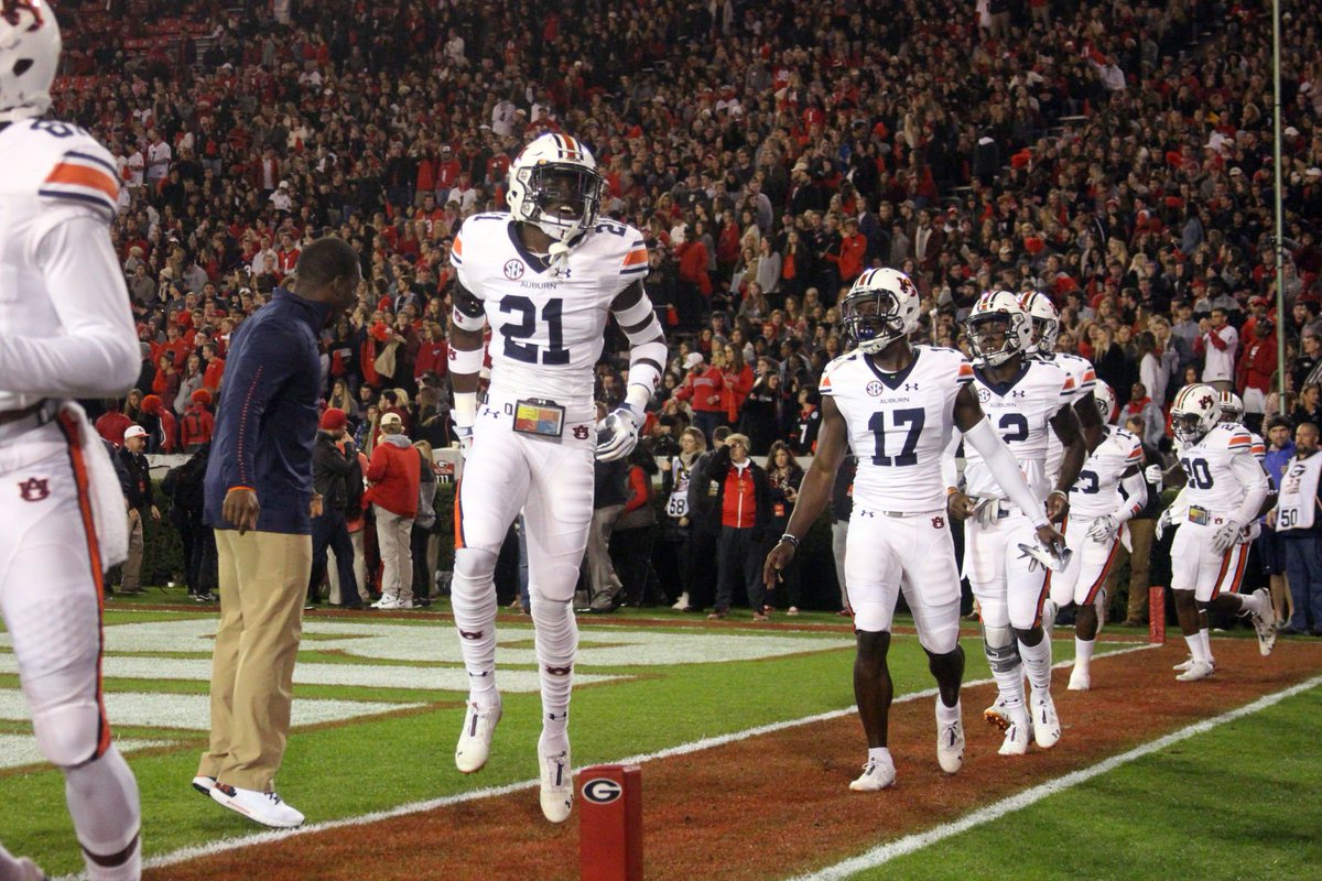 ByJustinLee's tweet photo. Smoke Monday had a hell of a career.

An outstanding Auburn Tiger. https://t.co/khc0A2Sh3R
