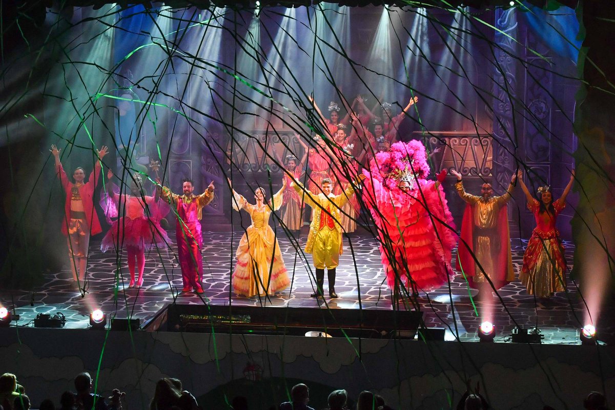DorkingHalls's tweet photo. Our cast take their final curtain call, closing what has been an amazing #panto season here at Dorking Halls 🎭

Thank you to our amazing cast, crew and dancers for a brilliant run - and thanks to you, our fantastic audiences who have made this a panto season to remember! 👏 https://t.co/LRZOaDPnuH