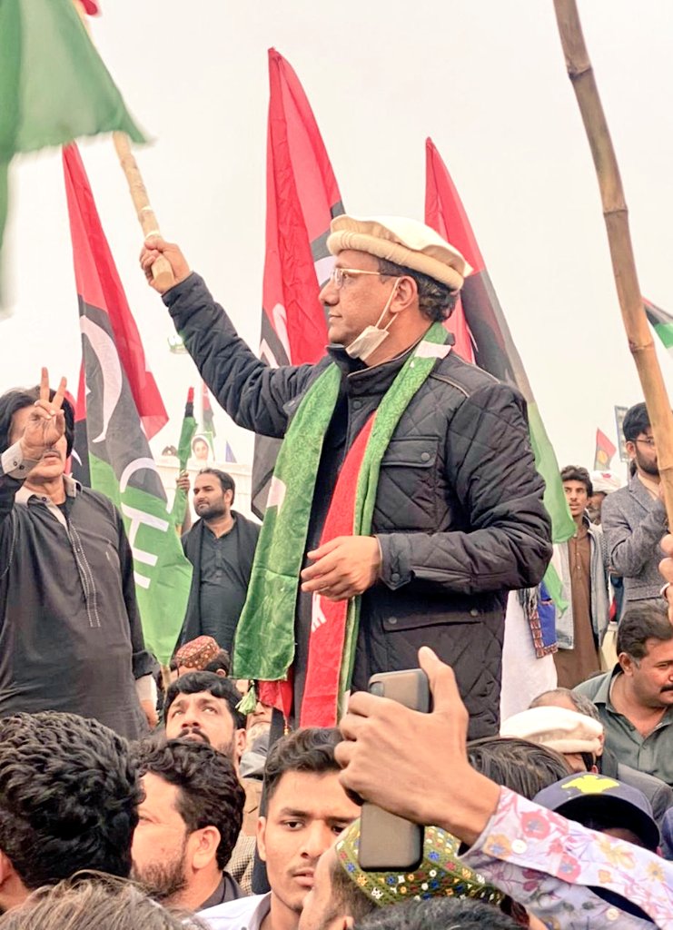 kundan_malhi's tweet photo. یہ ہوتا ہے ورکروں اور جیالوں کو اتساہ دینا، یہ ہوتا ہے انہیں حوصلہ اور ہمت دینا اور اسی طرح ہی ورکروں کی تربیت کی جا سکتی ہے اور یہ ہی سبب ہے جو ہم @SaeedGhani1 کو ایک عوامی ورکر رہنما سمجھتے ہیں، جس پہ پی پی پی کا ہر ایک جیالا فخر کرتا ہے۔

@BBhuttoZardari @JunaidSaleemJD https://t.co/8D2ZFYsbgU