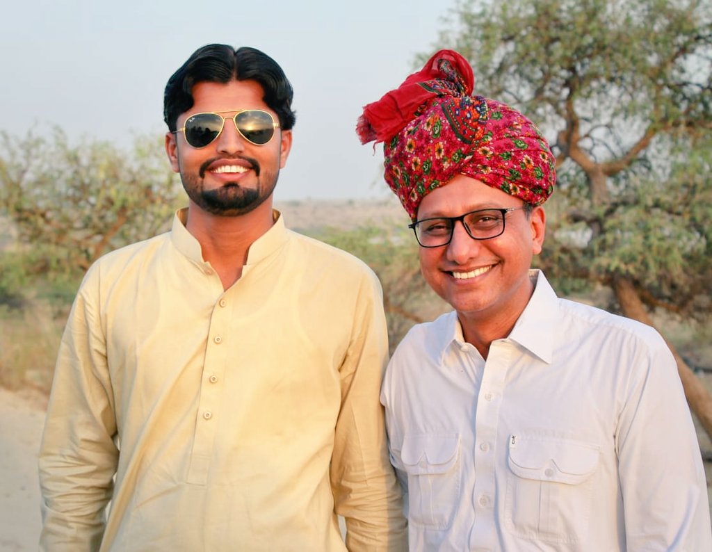 kundan_malhi's tweet photo. یہ ہوتا ہے ورکروں اور جیالوں کو اتساہ دینا، یہ ہوتا ہے انہیں حوصلہ اور ہمت دینا اور اسی طرح ہی ورکروں کی تربیت کی جا سکتی ہے اور یہ ہی سبب ہے جو ہم @SaeedGhani1 کو ایک عوامی ورکر رہنما سمجھتے ہیں، جس پہ پی پی پی کا ہر ایک جیالا فخر کرتا ہے۔

@BBhuttoZardari @JunaidSaleemJD https://t.co/8D2ZFYsbgU