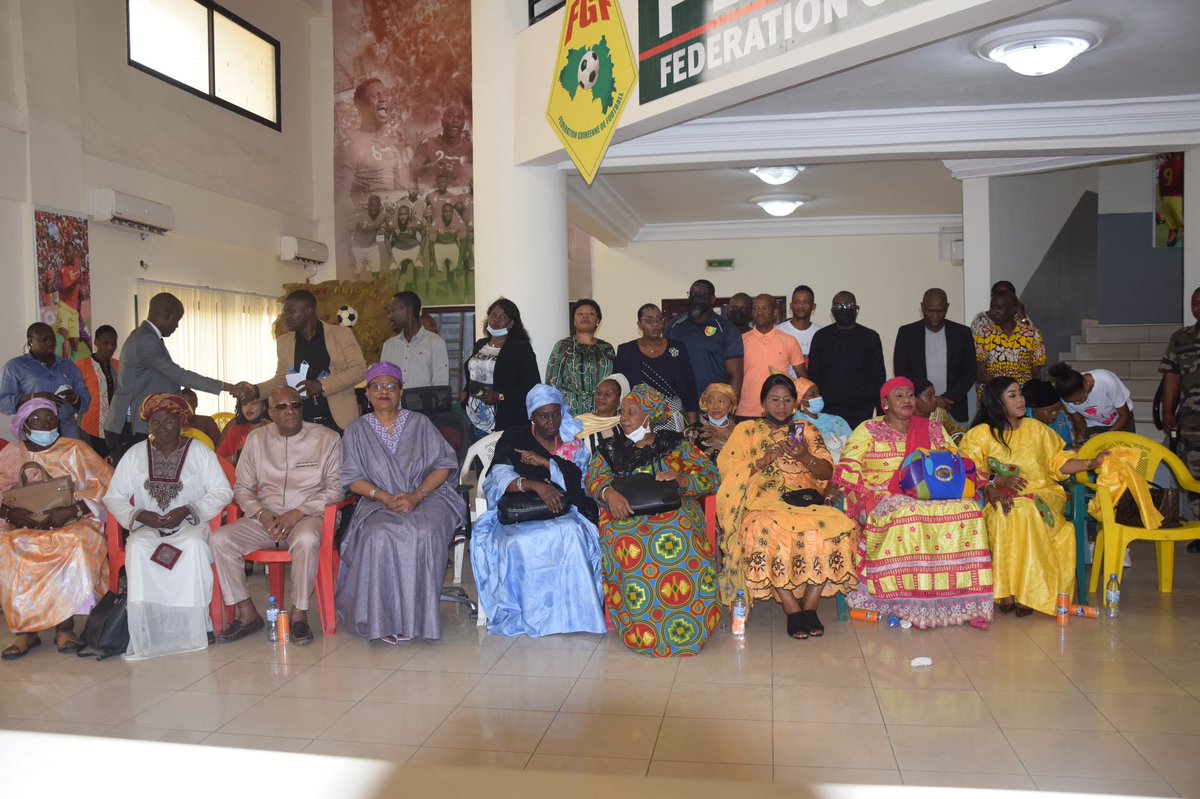 fgfofficiel's tweet photo. Mme Sy Mariama Satina Diallo, présidente du CONOR, a reçu ce mardi le Réseau des Femmes Africaines Ministres et Parlementaires de Guinée dont elle est également la présidente.
Le REFAMP a remis une enveloppe au comité de soutien du Syli National.
#FGF #REFAMP #SyliNational https://t.co/azPzmg5kVj