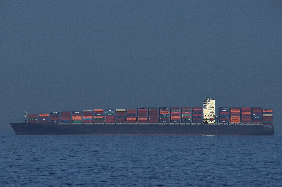 johnmorgan726's tweet photo. The EXPRESS ATHENS, IMO:9484948 en route to Norfolk, Virginia, flying the flag of Liberia π±π·. #ExpressAthens #ContainerShip #ShipsInPics https://t.co/KwI90aTqGY